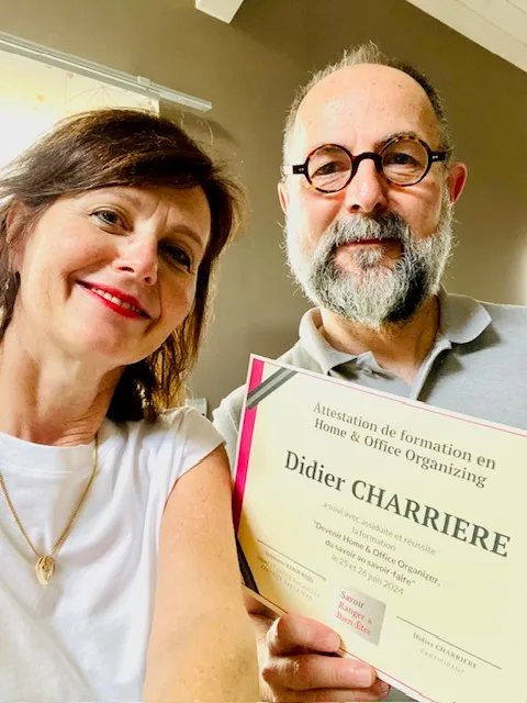 Didier avec son attestation de formation Home & Office Organizer, juin 2024